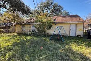 303 Cypress St, Lake Jackson, TX 77566 - Photo 2