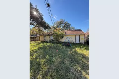 303 Cypress Street, Lake Jackson, TX 77566 - Photo 2