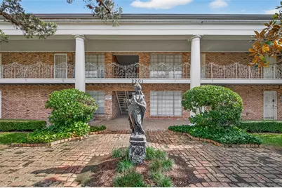 2201 Fountain View Drive #3, Houston, TX 77057 - Photo 2