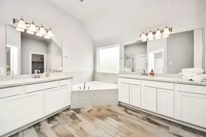 1577 Elm Court, Angleton, TX 77515 - Photo 20