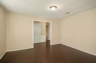 13830 Oakwood Ln, Sugar Land, TX 77498 - Photo 2