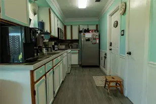 2319 Goldenrod St, Highlands, TX 77562 - Photo 8