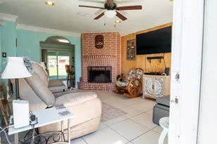 2319 Goldenrod St, Highlands, TX 77562 - Photo 4