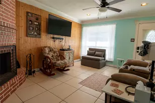 2319 Goldenrod St, Highlands, TX 77562 - Photo 8