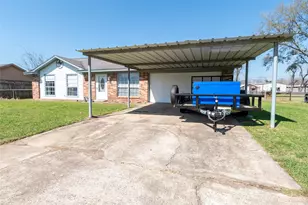 2319 Goldenrod St, Highlands, TX 77562 - Photo 4
