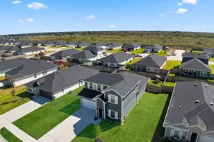 2215 Laurel Bloom Ln, Sealy, TX 77474 - Photo 2