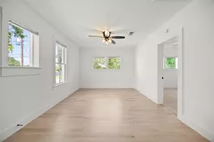 620 S Bell St, Bellville, TX 77418 - Photo 6