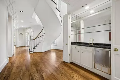 1 Pine Briar Circle, Houston, TX 77056 - Photo 10