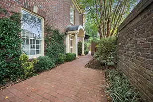 1 Pine Briar Cir, Houston, TX 77056 - Photo 4