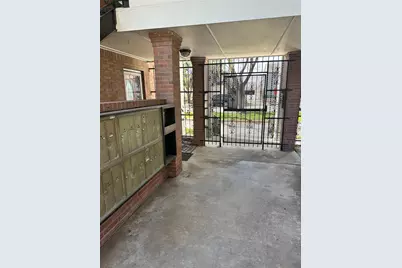 2711 Briarhurst Drive #3, Houston, TX 77057 - Photo 2