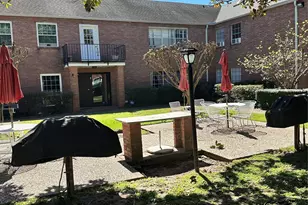 2711 Briarhurst Dr, Houston, TX 77057 - Photo 2