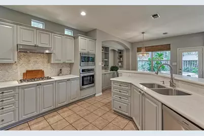 19 E Sundance Circle, The Woodlands, TX 77382 - Photo 12