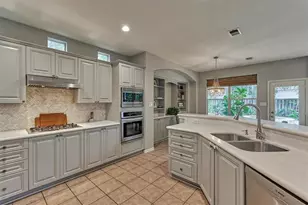 19 E Sundance Cir, The Woodlands, TX 77382 - Photo 12