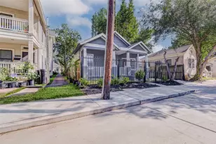 1606 Ruthven St St, Houston, TX 77019 - Photo 2