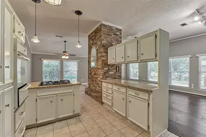107 Velda Rose Lane, Conroe, TX 77304 - Photo 10