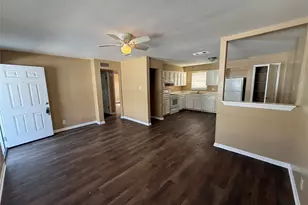 5225 Ave R 1/2, Galveston, TX 77550 - Photo 2