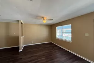 5225 Ave R 1/2, Galveston, TX 77550 - Photo 4
