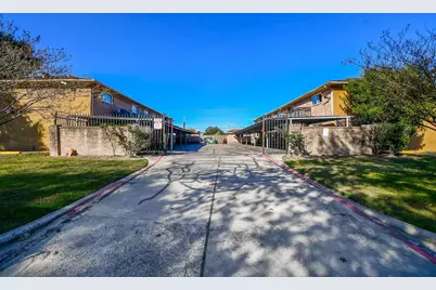 7902 Prestwood Drive #1, Houston, TX 77036 - Photo 12