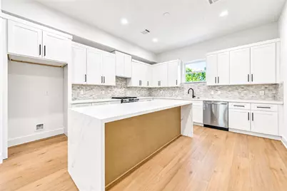 4524 Creekmont Drive, Houston, TX 77091 - Photo 6