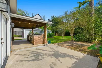 1320 Woodvine Drive, Houston, TX 77055 - Photo 32