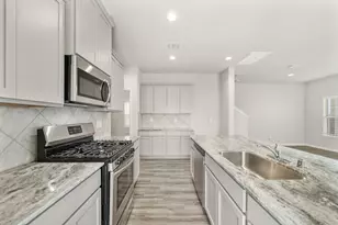 13434 Lucky Bill Ln, Houston, TX 77048 - Photo 2