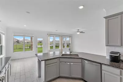 9818 Colonial Downs Drive, Mont Belvieu, TX 77523 - Photo 10