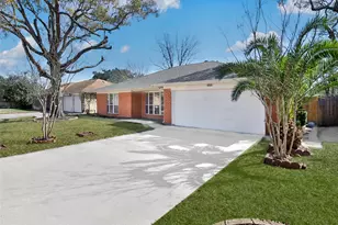 990 Redway Ln, Houston, TX 77062 - Photo 2