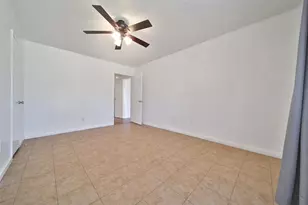 990 Redway Ln, Houston, TX 77062 - Photo 14