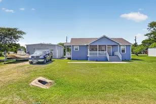 570 Stovall Dr, Palacios, TX 77465 - Photo 2