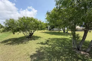570 Stovall Dr, Palacios, TX 77465 - Photo 4