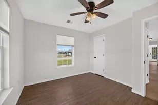 570 Stovall Dr, Palacios, TX 77465 - Photo 6