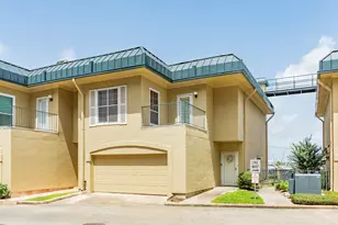 921 Marine Dr, Galveston, TX 77550 - Photo 2