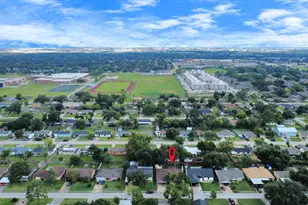 2405 Pickerton Dr, Deer Park, TX 77536 - Photo 2