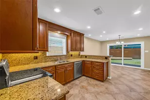 5611 Palm Cir, Galveston, TX 77551 - Photo 18