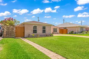 5611 Palm Cir, Galveston, TX 77551 - Photo 2