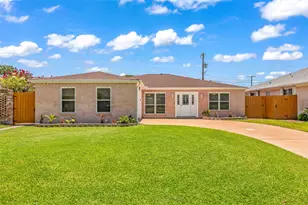 5611 Palm Cir, Galveston, TX 77551 - Photo 1