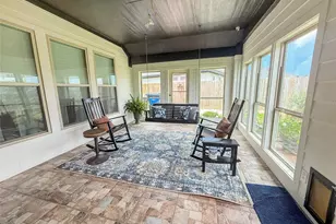 429 Twin Lakes Blvd W, West Columbia, TX 77486 - Photo 8