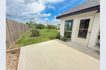 429 Twin Lakes Boulevard W, West Columbia, TX 77486 - Photo 4