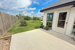 429 Twin Lakes Blvd W, West Columbia, TX 77486 - Photo 4