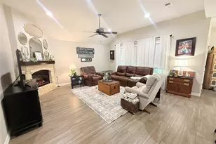 429 Twin Lakes Blvd W, West Columbia, TX 77486 - Photo 2
