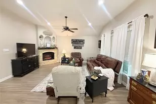 429 Twin Lakes Blvd W, West Columbia, TX 77486 - Photo 10