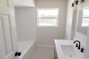 8806 Ilona Ln, Houston, TX 77025 - Photo 2