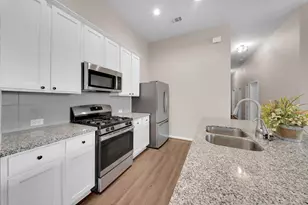 411 Walnut Branch Dr, Baytown, TX 77523 - Photo 2