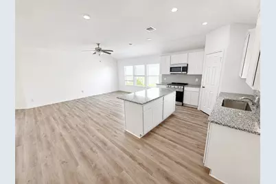 504 Oak Chase Avenue, Dayton, TX 77535 - Photo 4