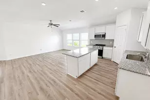 504 Oak Chase Ave, Dayton, TX 77535 - Photo 4