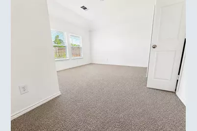 504 Oak Chase Avenue, Dayton, TX 77535 - Photo 6
