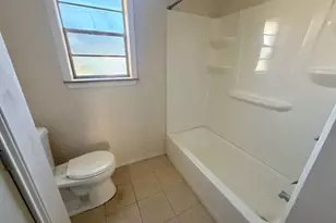 13595 Leaning Oaks Dr, Beaumont, TX 77713 - Photo 10