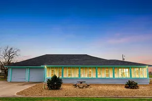 837 Wightman St, Matagorda, TX 77457 - Photo 2