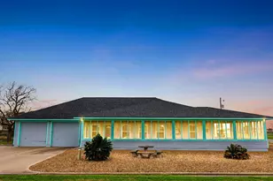 837 Wightman St, Matagorda, TX 77457 - Photo 2