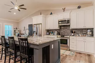 837 Wightman St, Matagorda, TX 77457 - Photo 10
